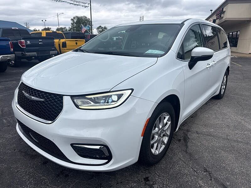 2023 CHRYSLER Pacifica