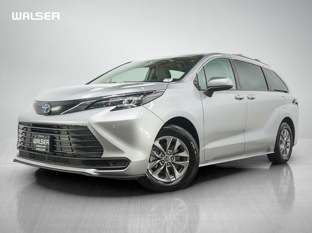 2024 TOYOTA Sienna