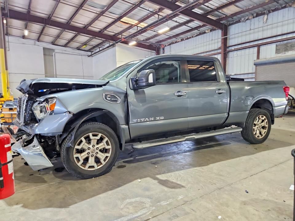 2017 NISSAN Titan