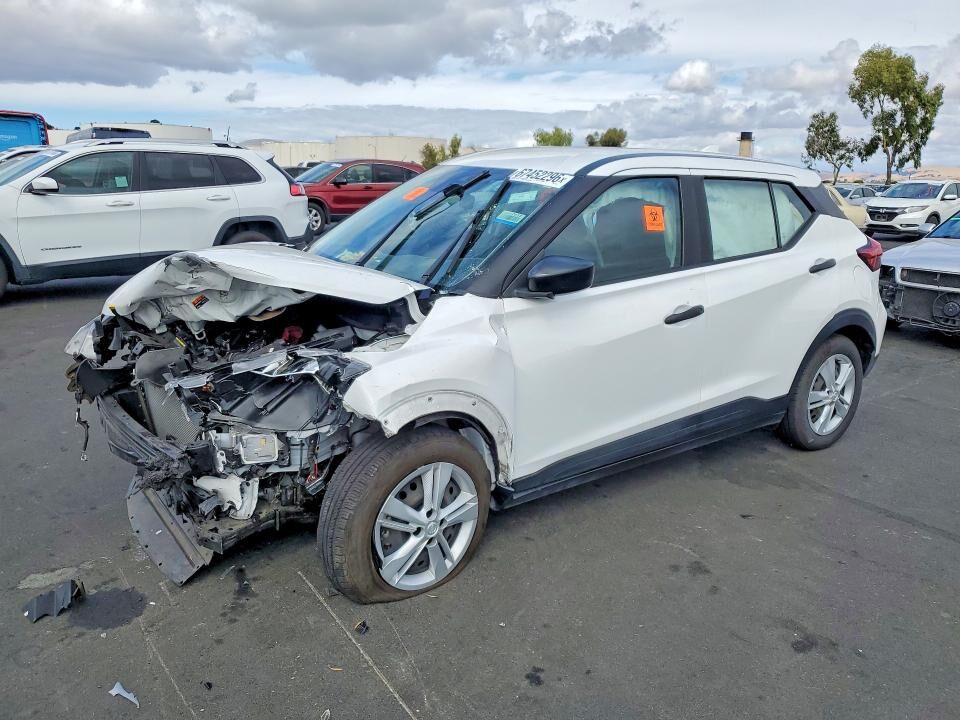 2022 NISSAN Kicks