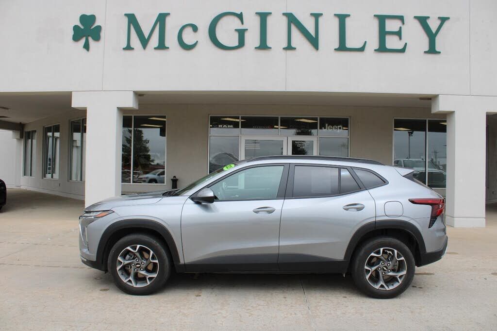 2025 CHEVROLET Trax