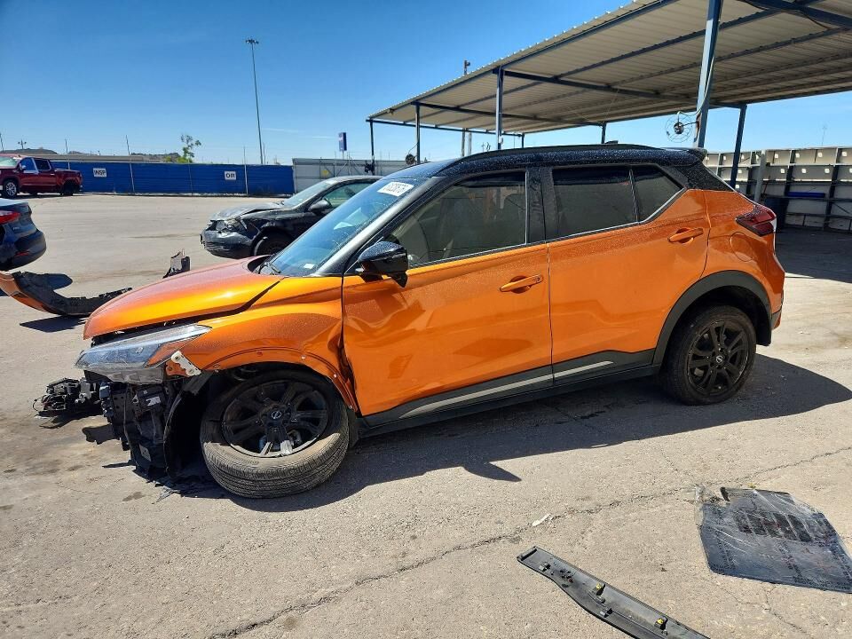 2022 NISSAN Kicks
