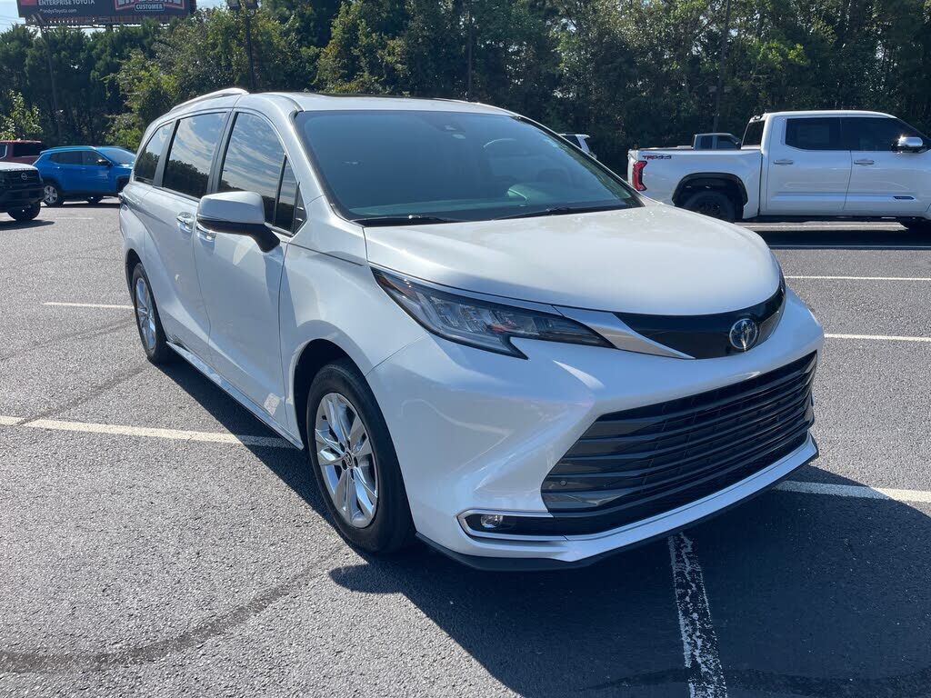 2023 TOYOTA Sienna