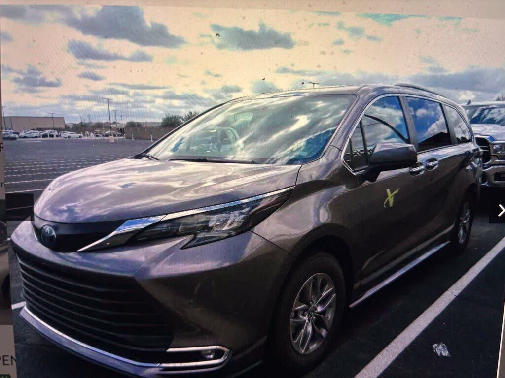 2024 TOYOTA Sienna