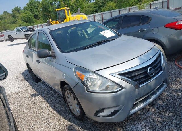 2015 NISSAN Versa