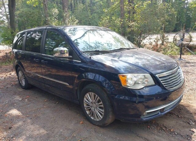 2015 CHRYSLER Town and Country