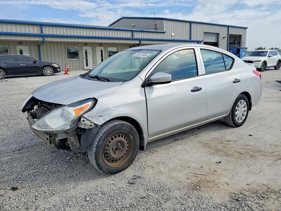 2018 NISSAN Versa