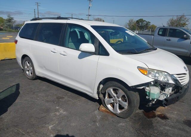 2017 TOYOTA Sienna