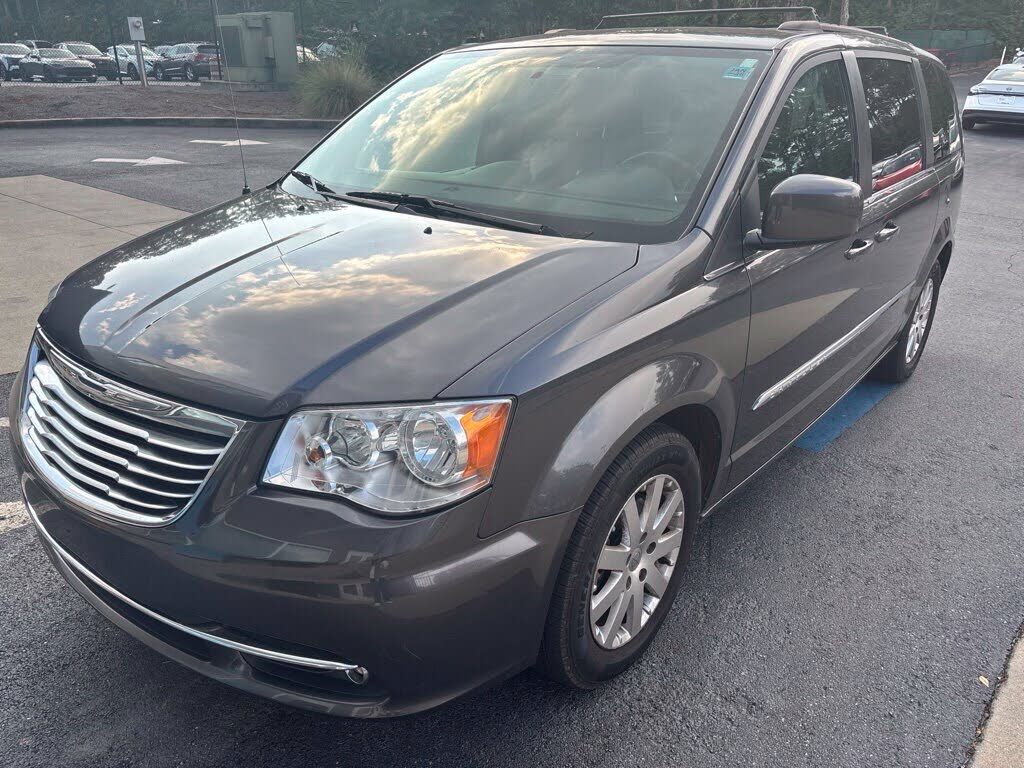 2016 CHRYSLER Town and Country