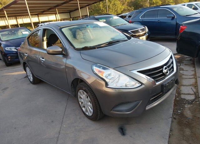 2017 NISSAN Versa