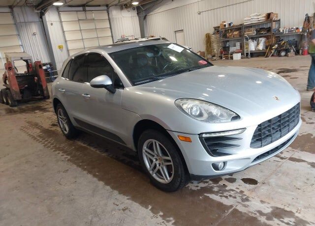2017 PORSCHE Macan