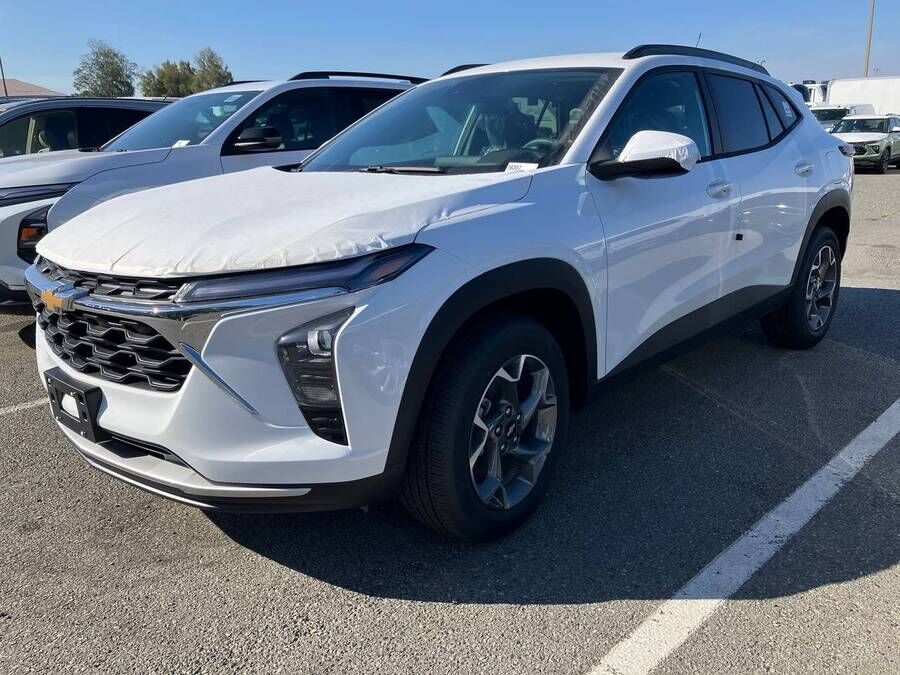 2026 CHEVROLET Trax