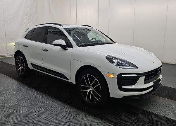 2023 PORSCHE Macan