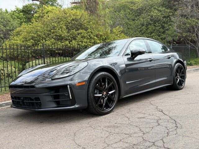 2025 PORSCHE Panamera