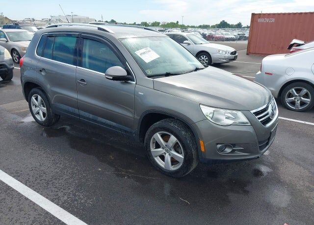 2010 VOLKSWAGEN Tiguan