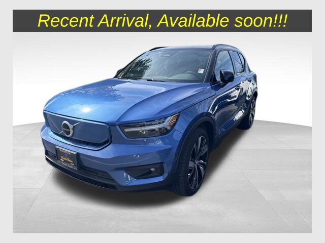2021 VOLVO XC40