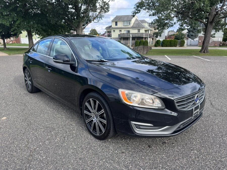 2017 VOLVO S60