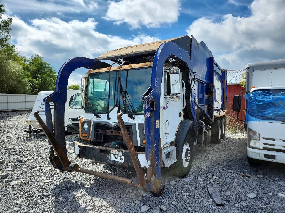 2016 MACK MRU