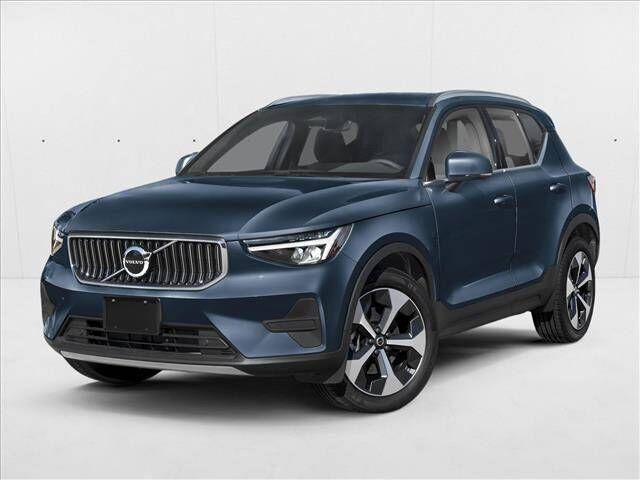 2026 VOLVO XC40
