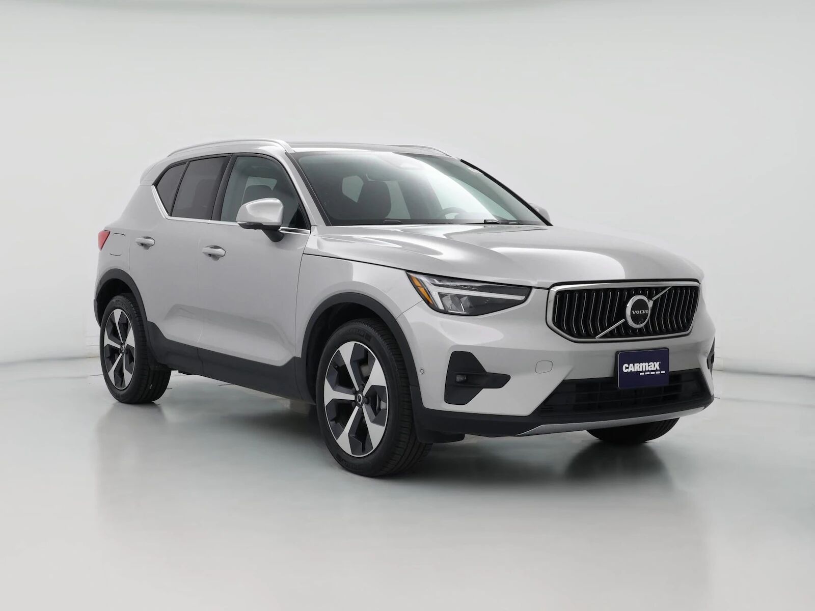 2025 VOLVO XC40