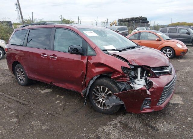 2018 TOYOTA Sienna