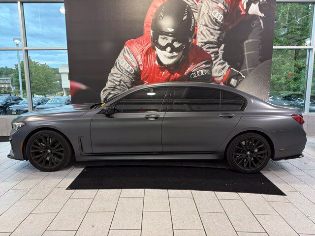 2021 BMW 750i