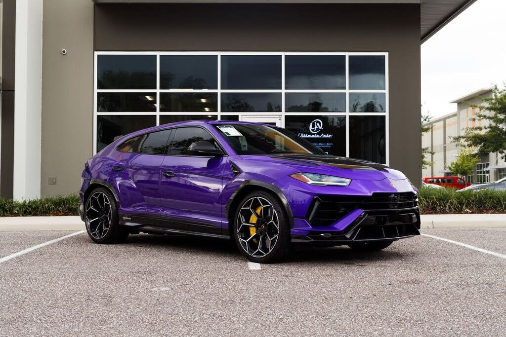 2024 LAMBORGHINI URUS