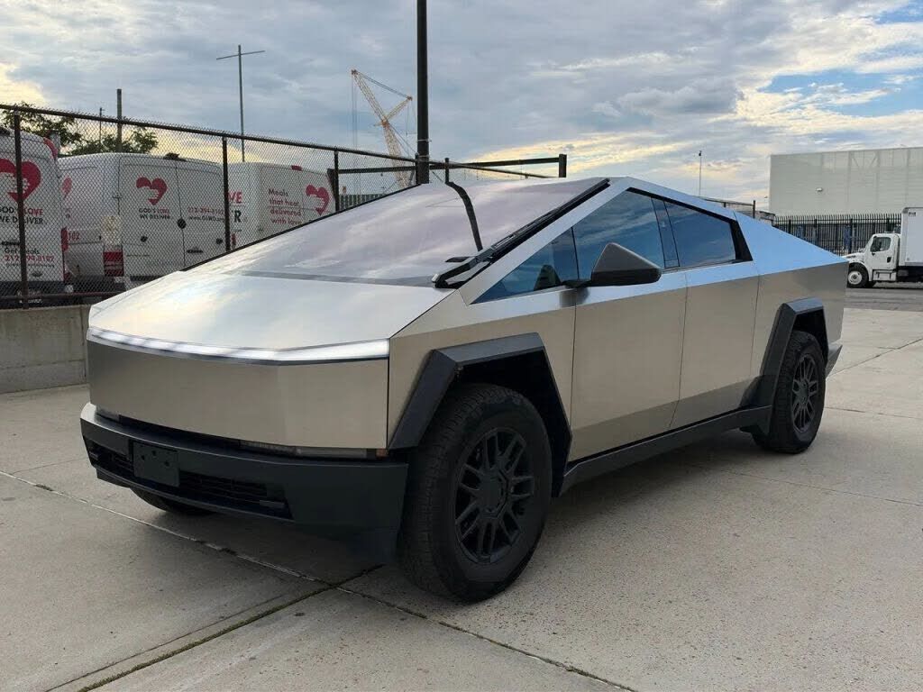 2025 TESLA Cybertruck
