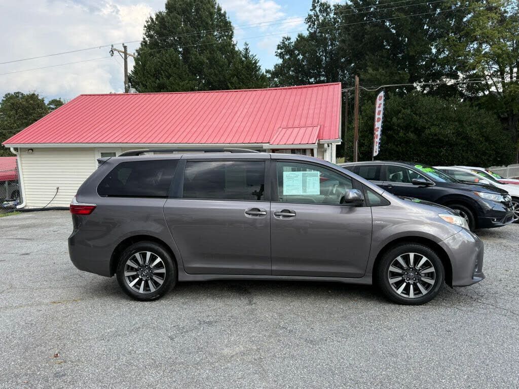 2019 TOYOTA Sienna