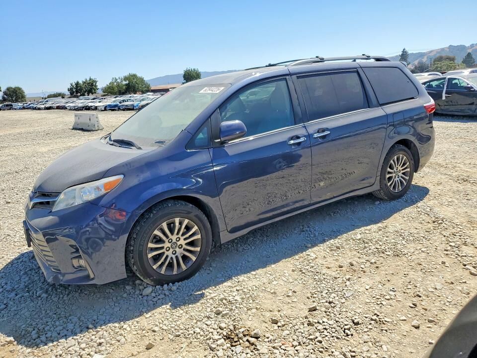 2018 TOYOTA Sienna