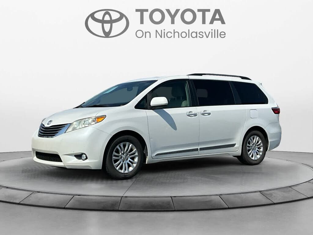 2016 TOYOTA Sienna