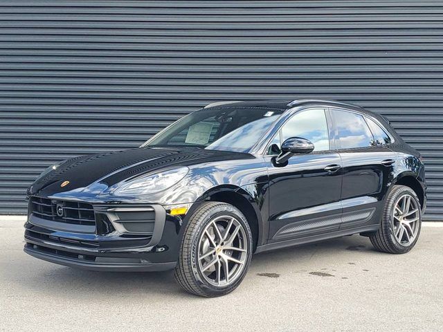 2026 PORSCHE Macan