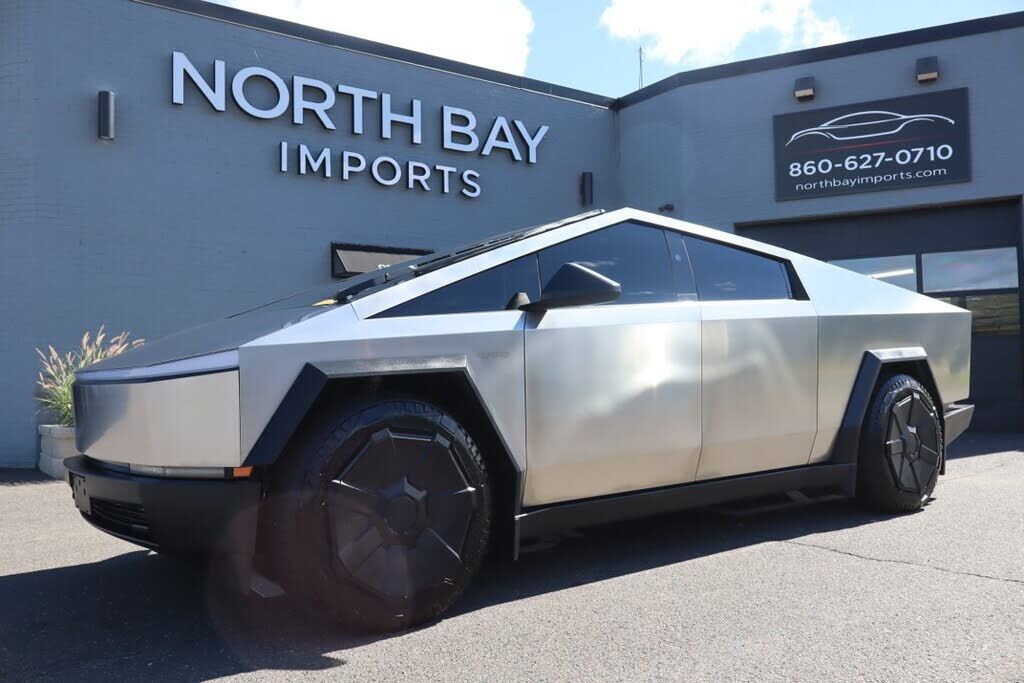 2024 TESLA Cybertruck