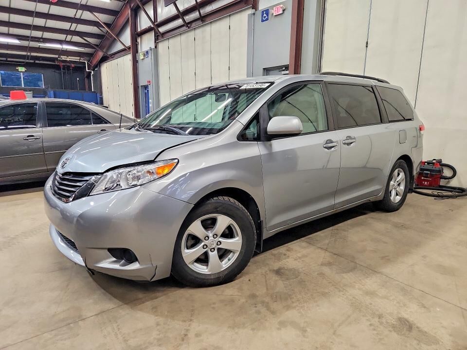 2011 TOYOTA Sienna