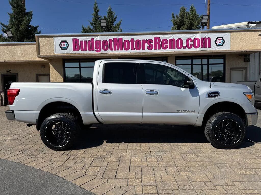 2017 NISSAN Titan