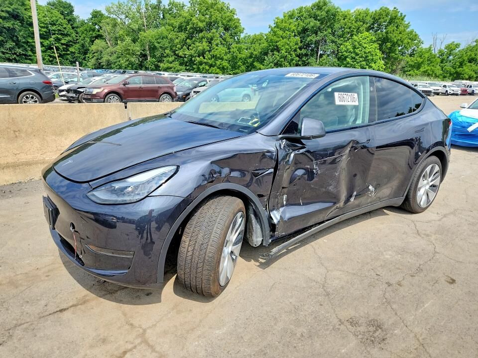 2024 TESLA Model Y
