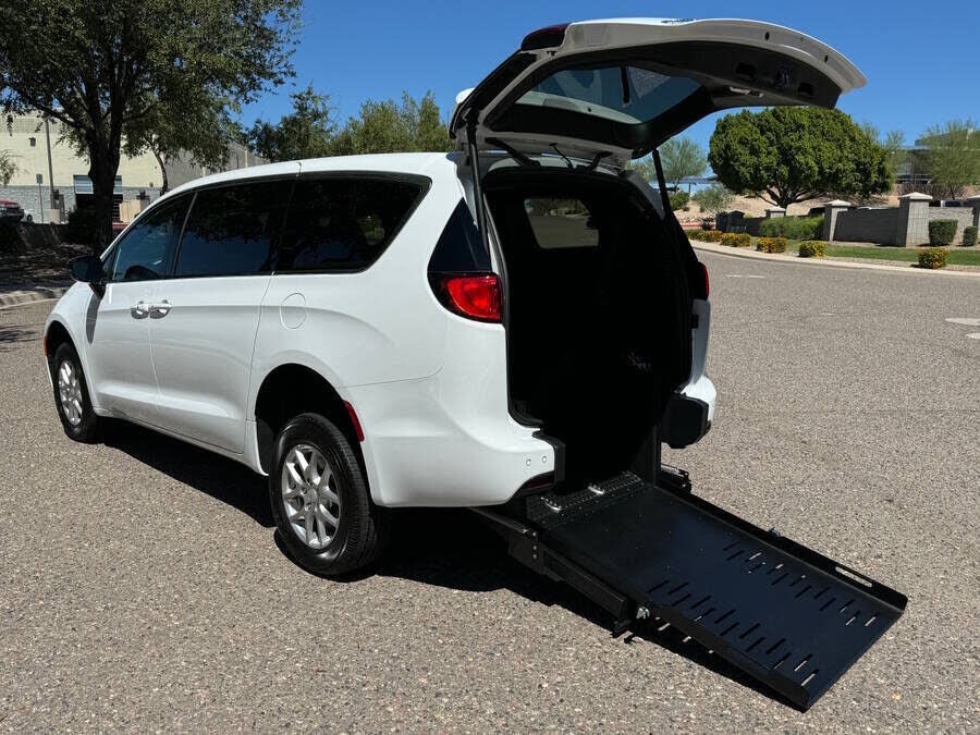 2027 CHRYSLER Voyager