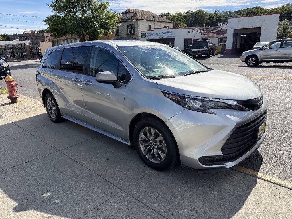 2022 TOYOTA Sienna