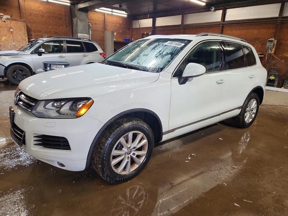 2014 VOLKSWAGEN Touareg