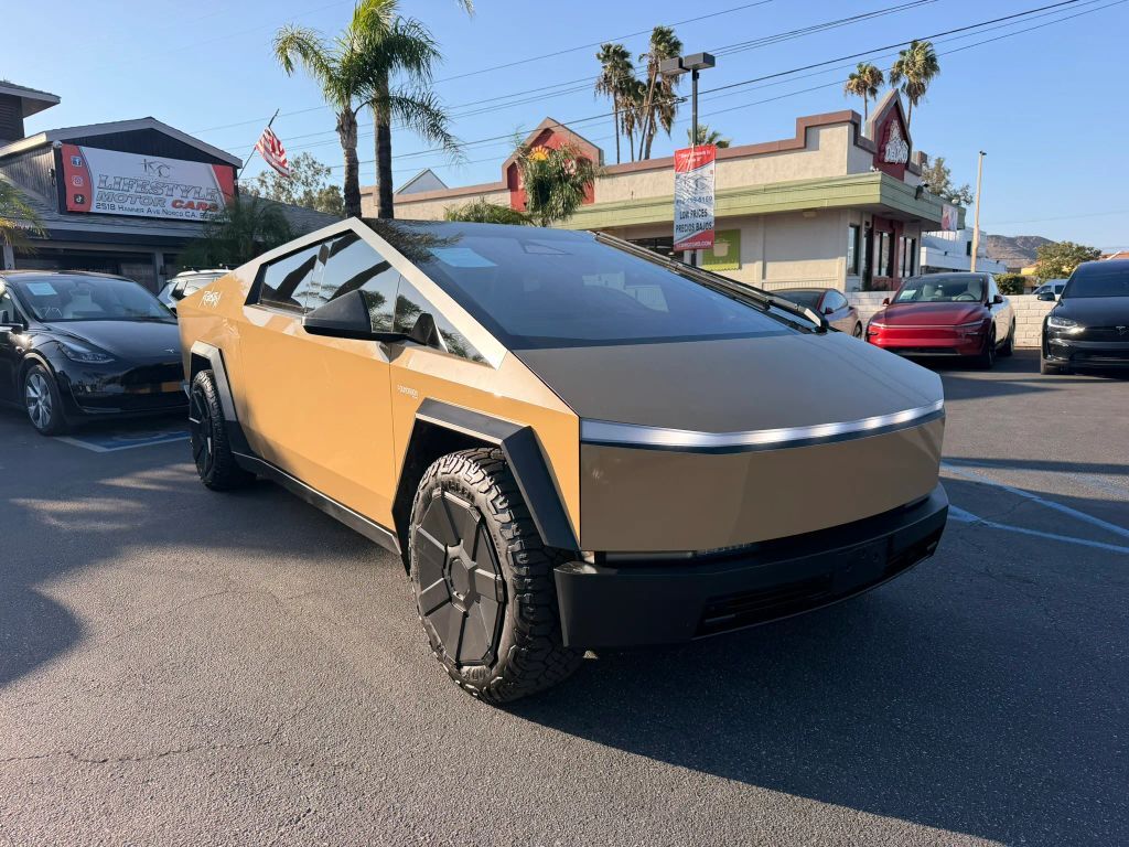 2024 TESLA Cybertruck