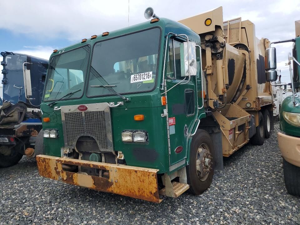 2009 PETERBILT 320