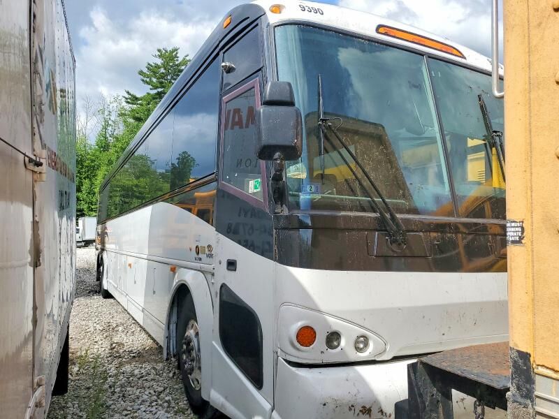 2010 MOTOR COACH INDUSTRIES D4505