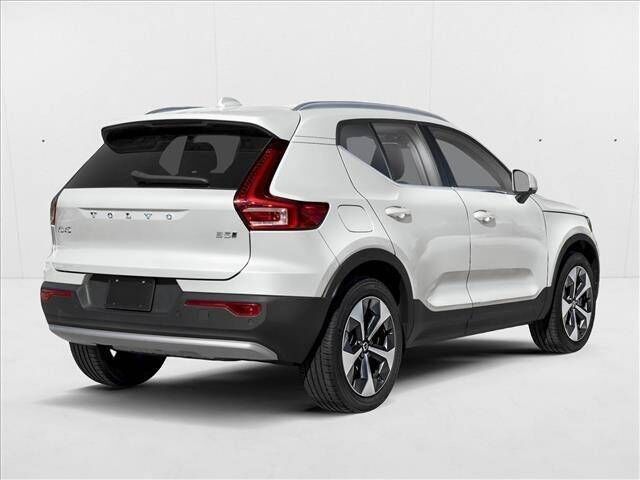 2026 VOLVO XC40