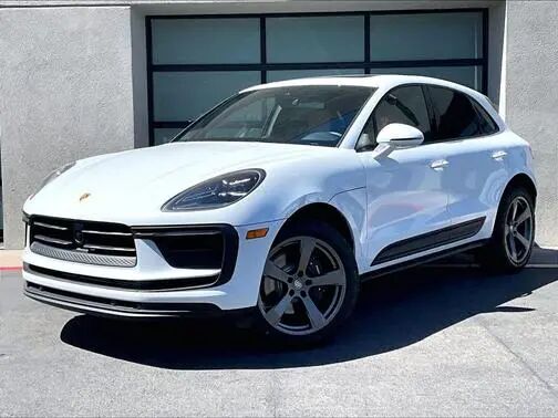 2026 PORSCHE Macan
