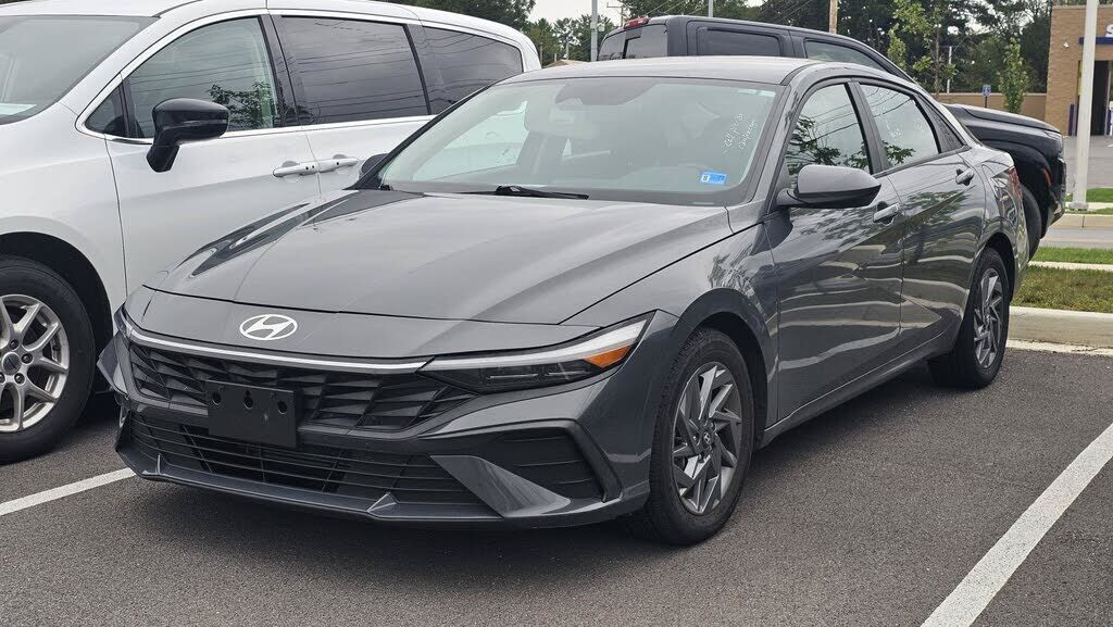 2024 HYUNDAI Elantra