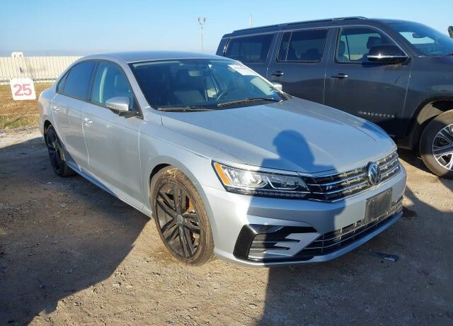 2018 VOLKSWAGEN Passat