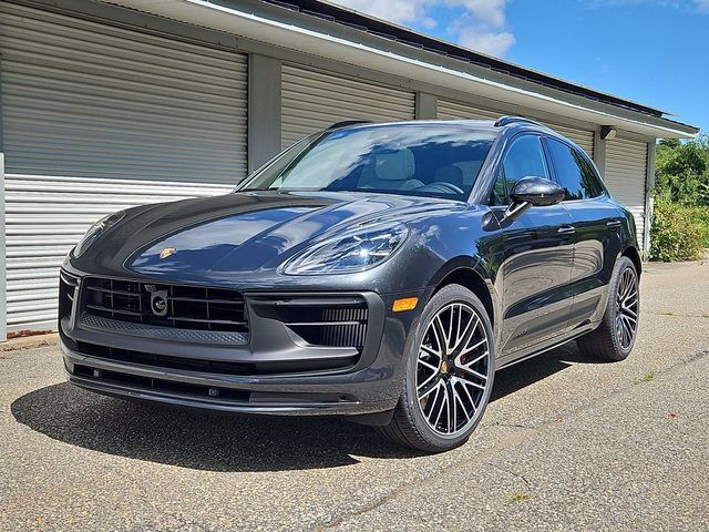 2026 PORSCHE Macan