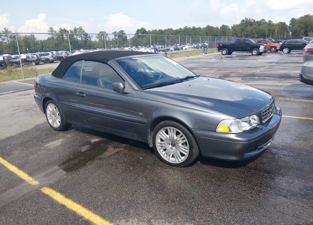2004 VOLVO C70