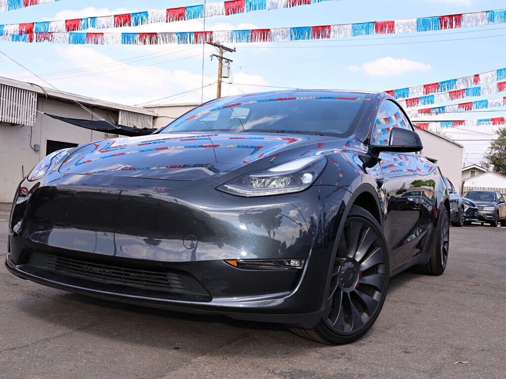 2025 TESLA Model Y