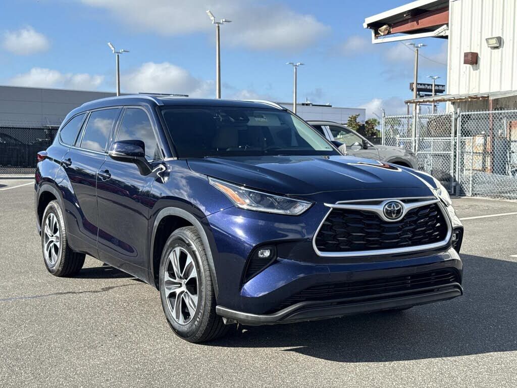 2021 TOYOTA Highlander